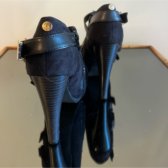 GUESS Platform Heels w/ Gold Detailing - Picture 3 of 4